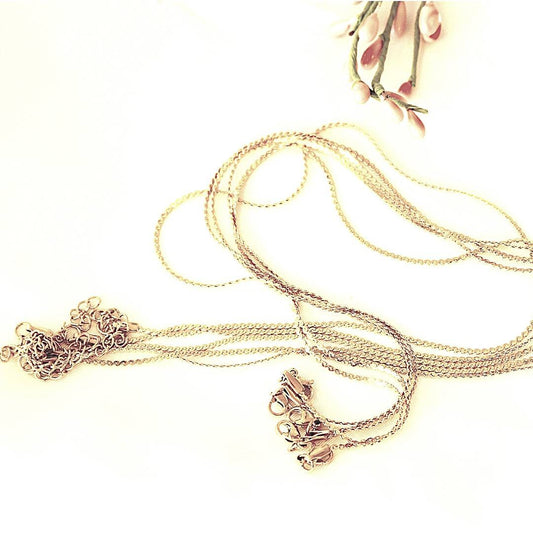 Flat chain necklace with extender,  skinny herringbone like chain, layering chain, lays flat